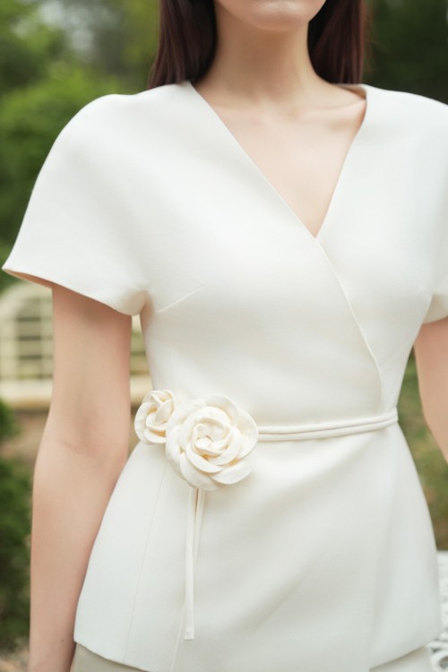 Sixdo Cream Woven Vest With Flower